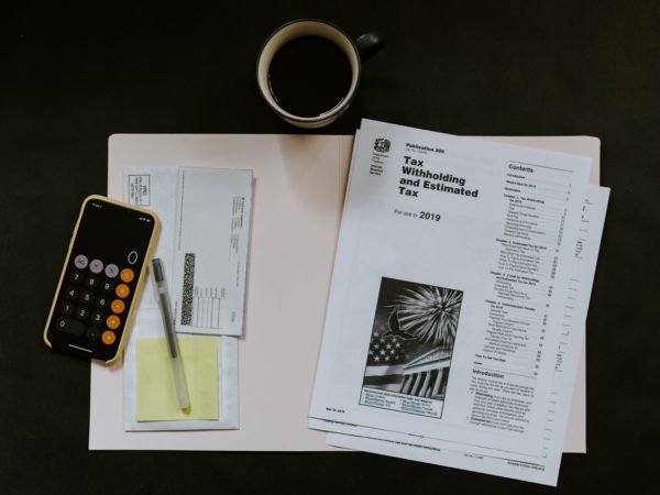 Moet u over uw schadevergoeding belasting betalen? In principe niet, maar het kan wel gebeuren dat uw schadevergoeding belast wordt. Een ervaren jurist houdt hier rekening mee bij het berekenen van uw schadevergoeding en het afhandelen van uw letselschadezaak.